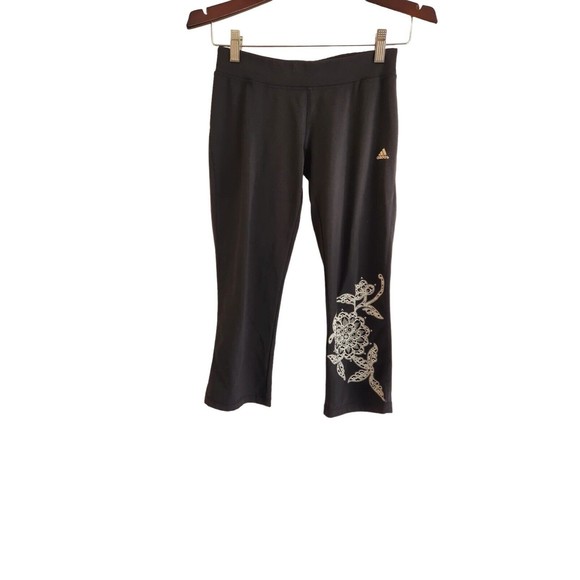 Adidas Leggings Women's Size Medium Black Flower Design Low-Rise Regular‎ Capri - Picture 1 of 7
